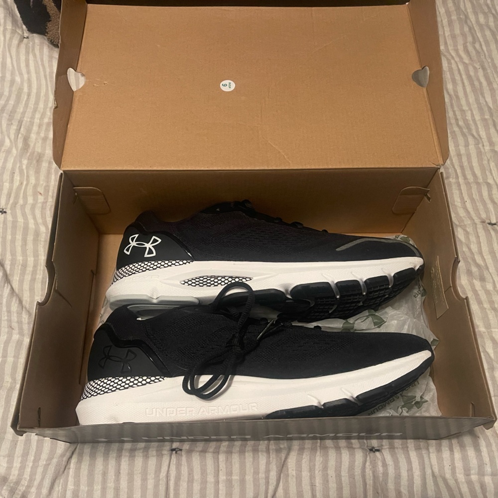 BRAND NEW WITH BOX Under Armour HOVR Sonic 6 sz 11.5
